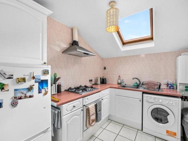 Flat for rent in Tooting Graveney, Greater London