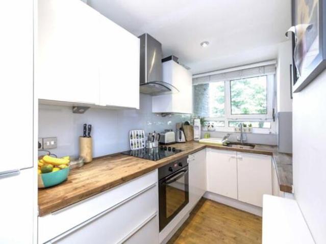 Flat for rent in Tooting Graveney, Greater London
