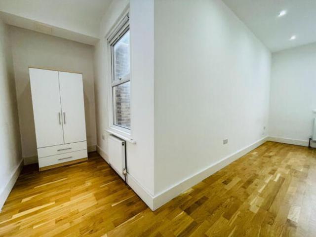 Flat for rent in Tooting, Greater London