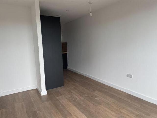 Flat for rent in South Lane, West Yorkshire