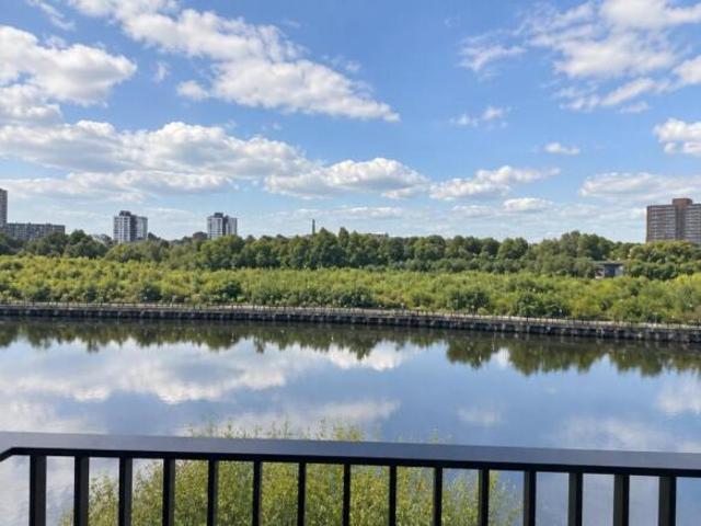 Flat for rent in South Lane, West Yorkshire
