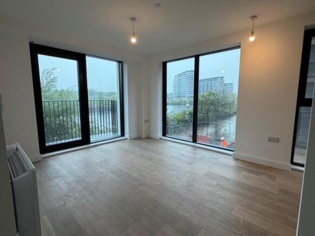 Flat for rent in South Lane, West Yorkshire