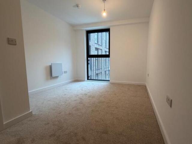 Flat for rent in South Lane, West Yorkshire