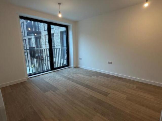 Flat for rent in South Lane, West Yorkshire