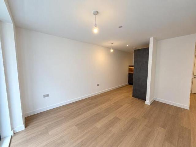 Flat for rent in South Lane, West Yorkshire