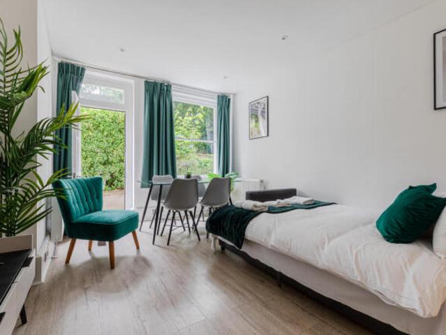 Flat for rent in Cat Hill