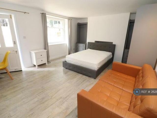 Flat for rent in Sirhowy, Wales