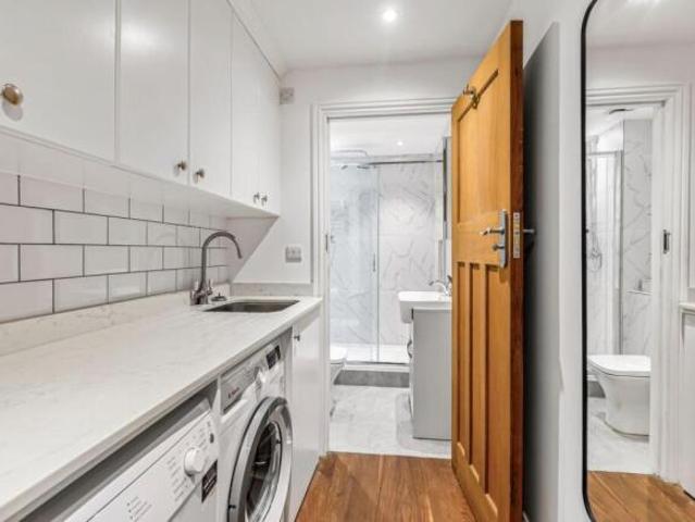 Flat for rent in Cat Hill, England