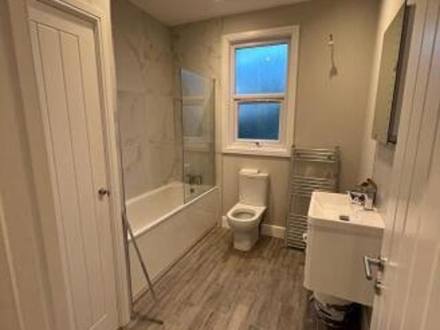 Flat for rent in Cat Hill, England
