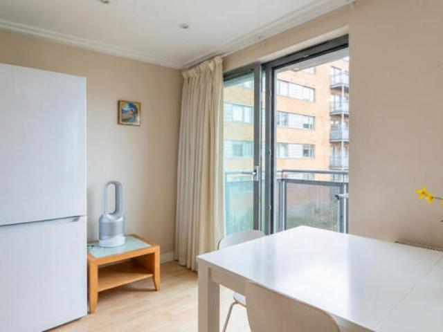 Flat for rent in Acton, Greater London