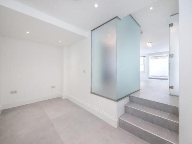 Flat for rent in Cat Hill