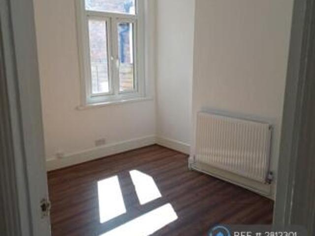 Flat for rent in Cat Hill