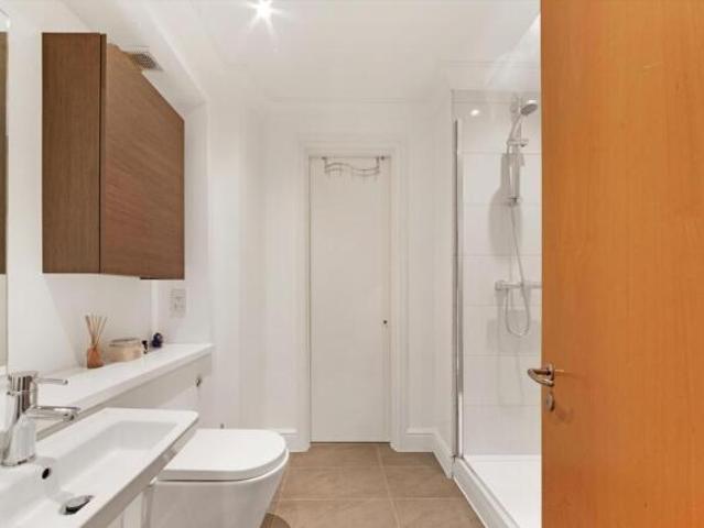 Flat for rent in Cat Hill, England
