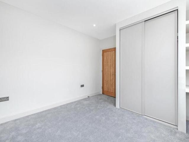 Flat for rent in Cat Hill