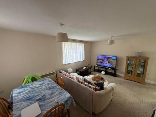 Flat for rent in Slough