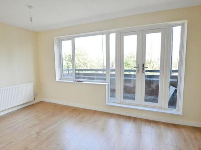 Flat for rent in Five Acres, Hertfordshire