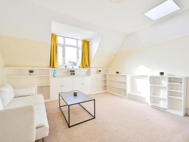 Flat for rent in Barnes, Greater London