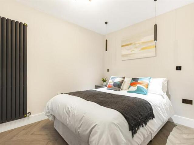 Flat for rent in London Borough of Richmond upon Thames, Greater London