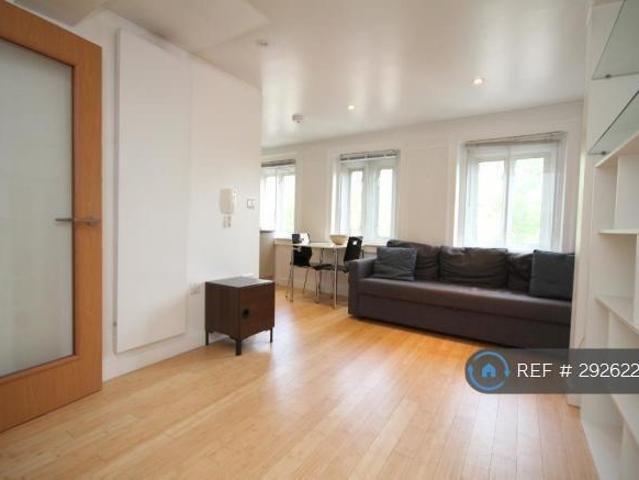 Flat for rent in Cat Hill