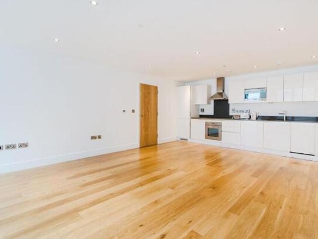 Flat for rent in Ealing, Greater London
