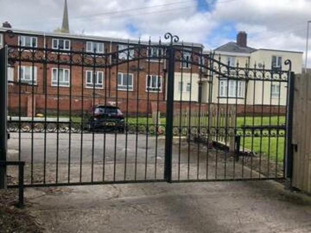 House for rent in Dixons Green, West Midlands