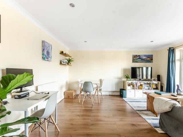 Apartment for rent in Stockwell, Greater London