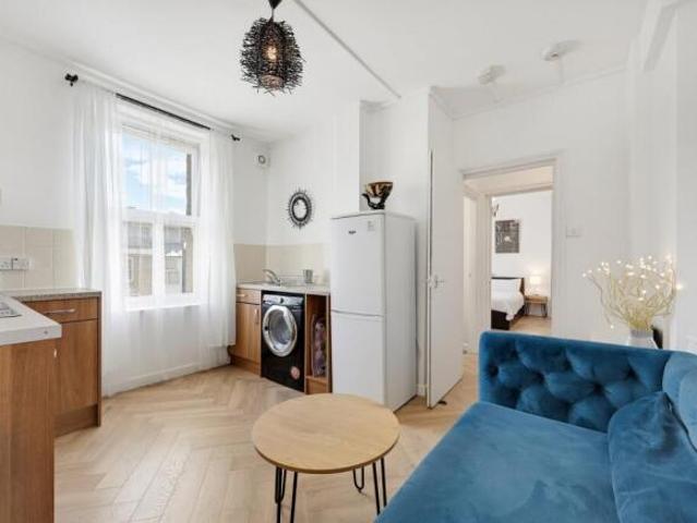Flat for rent in South Lambeth, Greater London