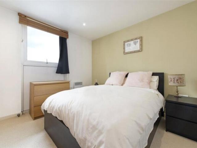Flat for rent in Cat Hill