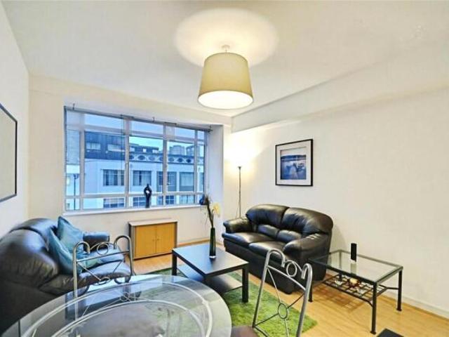 Flat for rent in Brentford End, Greater London