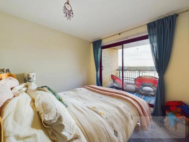 Flat for rent in London Borough of Tower Hamlets, Greater London