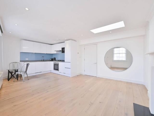 Flat for rent in Soho