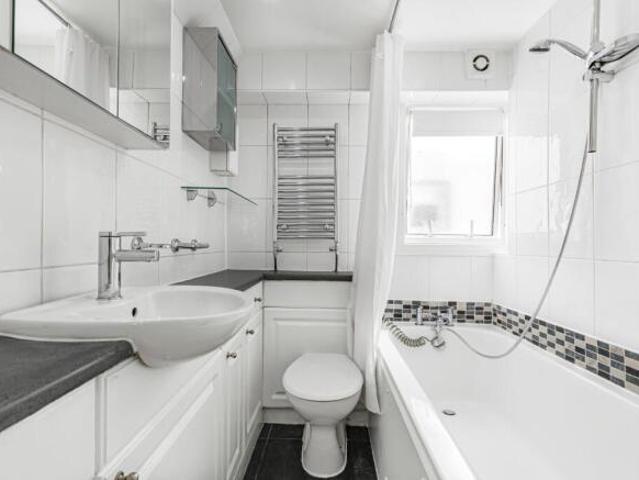 Flat for rent in Cat Hill