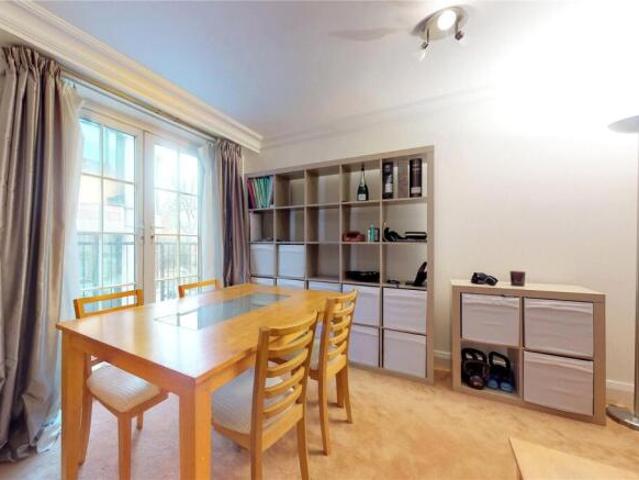 Flat for rent in Cat Hill