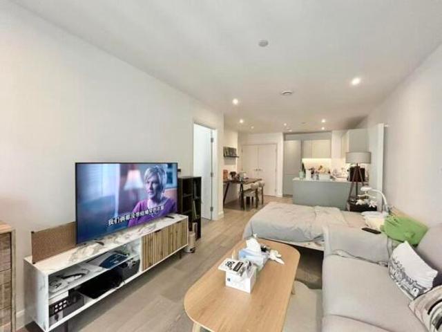 Flat for rent in South Lane, West Yorkshire