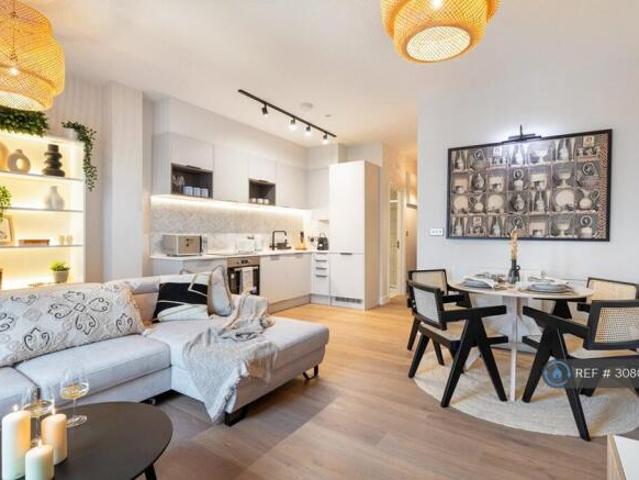 Flat for rent in Cat Hill, England