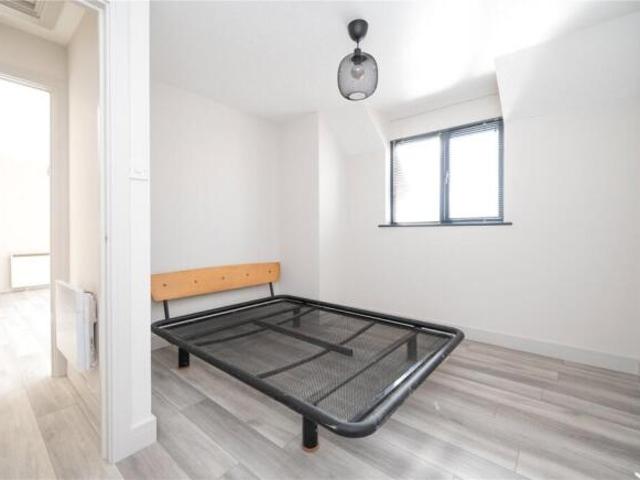 Flat for rent in Five Acres, Hertfordshire