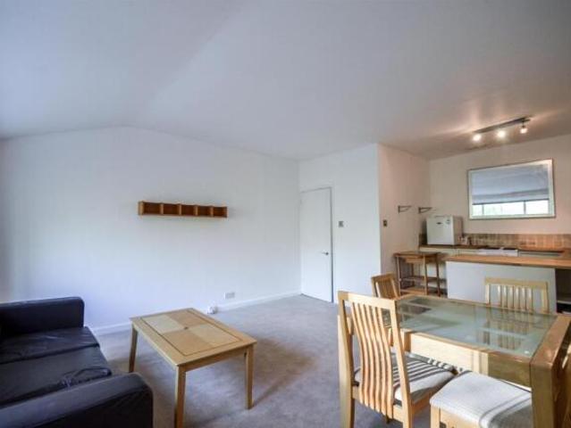 Flat for rent in Cat Hill