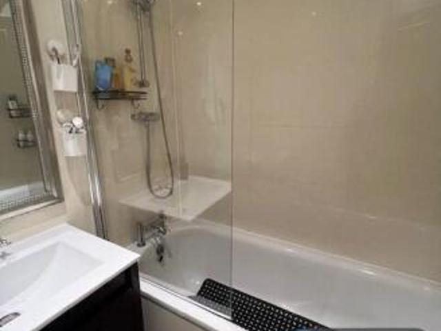 Flat for rent in Cat Hill, England