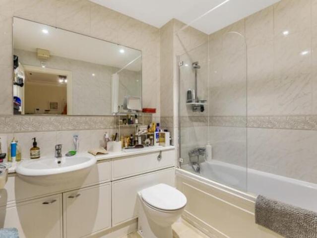 Flat for rent in Cat Hill, England
