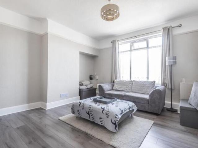 Flat for rent in Cat Hill, England