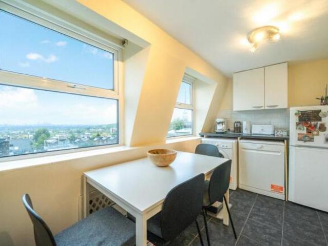 Flat for rent in Cat Hill, England