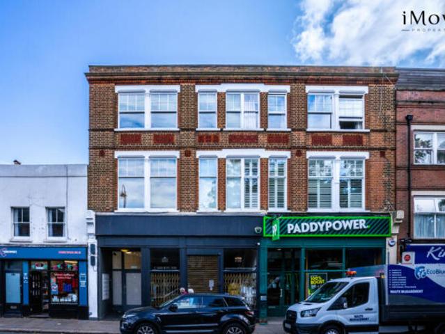 Flat for rent in Cat Hill, England
