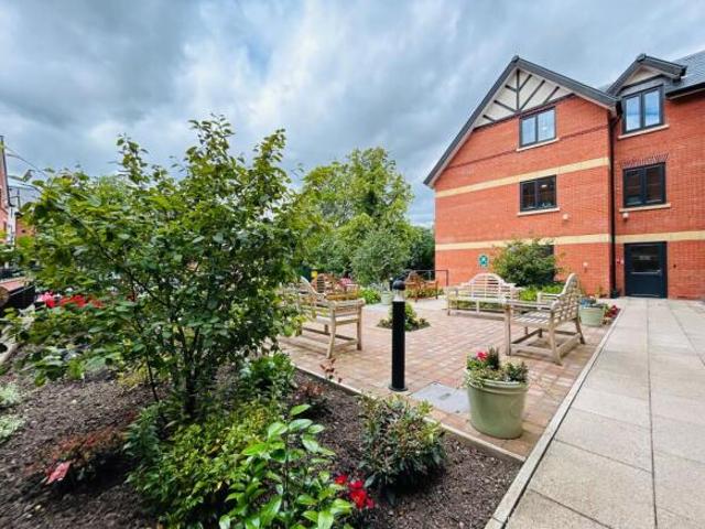 Flat for rent in Warrington