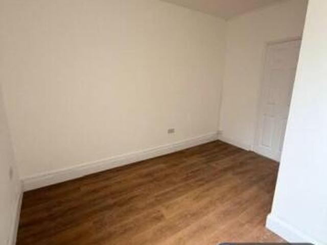 Flat for rent in Brentford End, Greater London