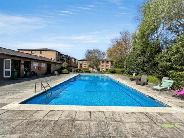 Flat for rent in Widmore, Greater London