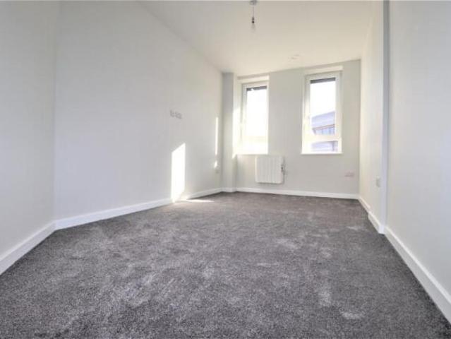 Flat for rent in South Lane, West Yorkshire