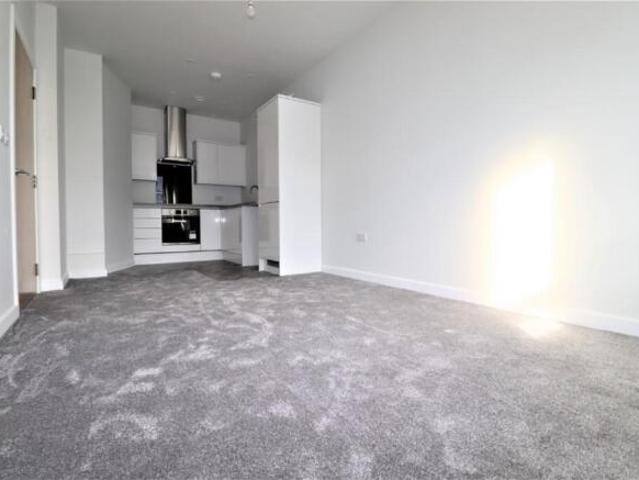 Flat for rent in South Lane, West Yorkshire