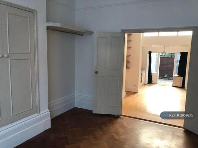Flat for rent in Cat Hill