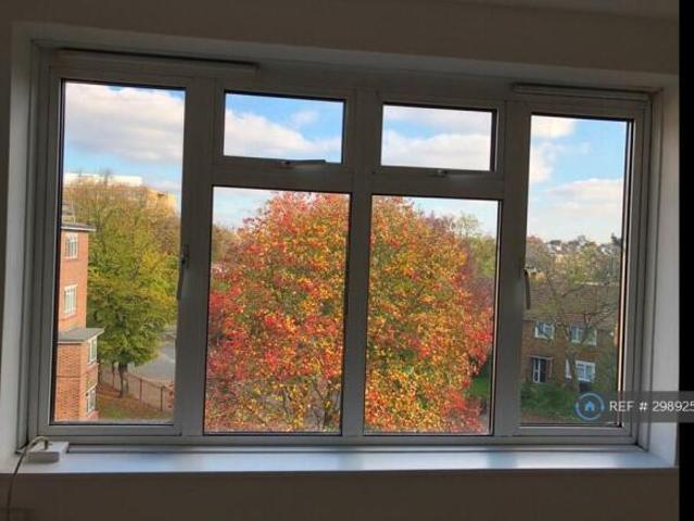 Flat for rent in Cat Hill