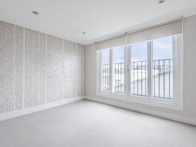 Flat for rent in Acton, Greater London